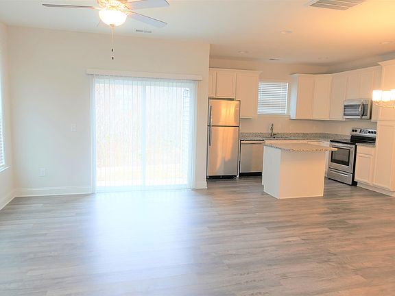 4th image of 132 Creekland Way #1