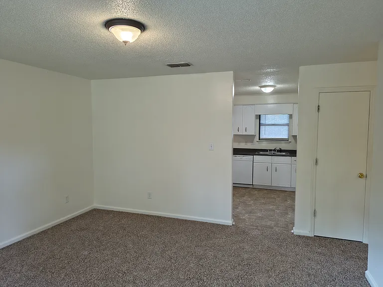 2304 Roundup Dr — Photo 2