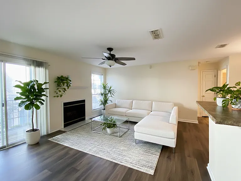 635 Granville Ct — Photo 1