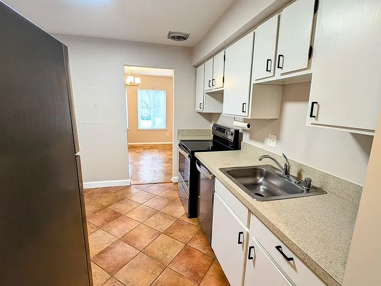 11309 Commonwealth Dr #T2 — Photo 4