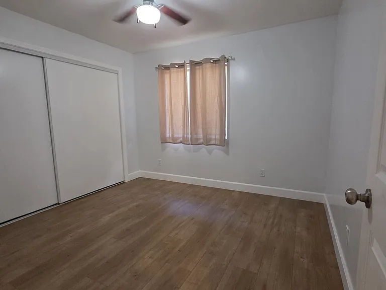 18152 Rayen St — Photo 10