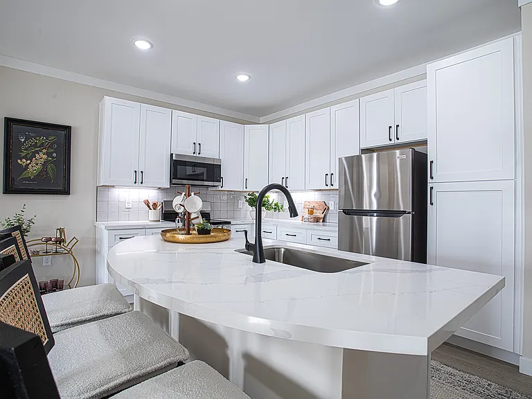 Relay 129 Apartments & Townhomes — Photo 3