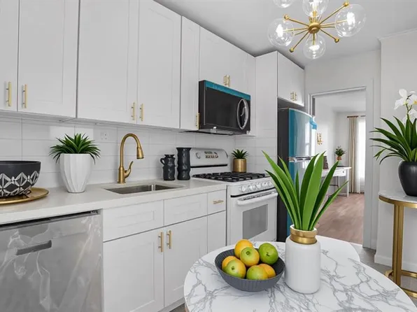 681 Rhinelander Avenue image 3 of 29