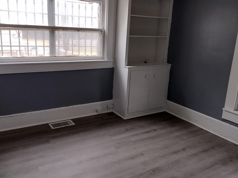 2nd image of 400 Hudson St