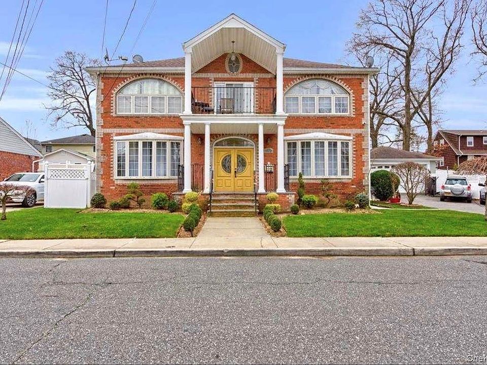 1st image of 381 Marguerite Avenue