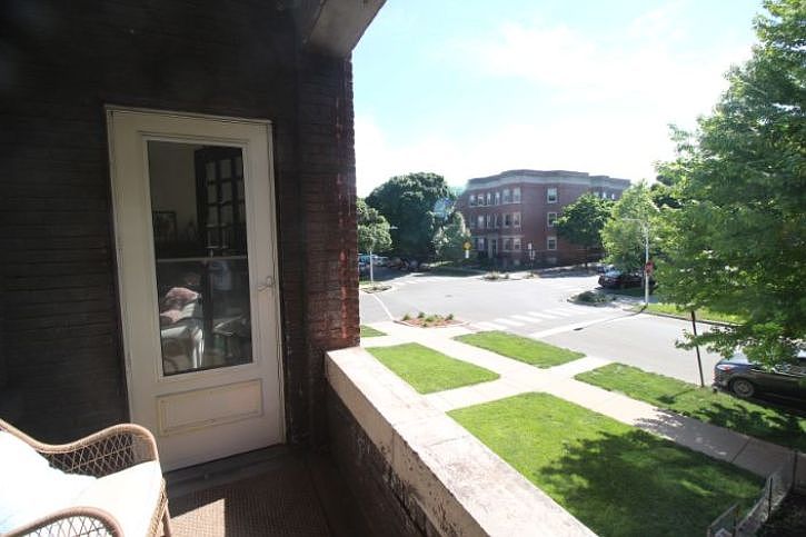 1st image of 4503 N Dover St Unit 1