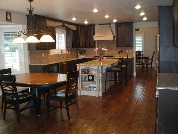 5th image of 2422 E Oakcrest Ln