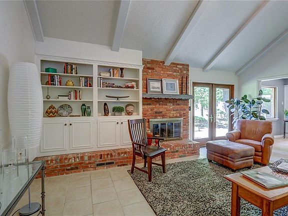 4th image of 2650 Brentwood Dr