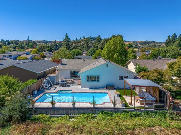 1026 Round Hill Cir, Napa, CA 94558