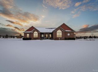 5760 Jada Dr, Highland, MI 48356