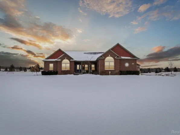 5760 Jada Dr, Highland, MI 48356