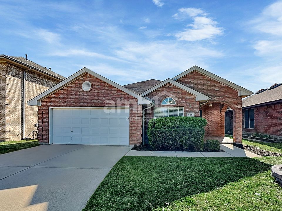 1st image of 909 Remington Dr