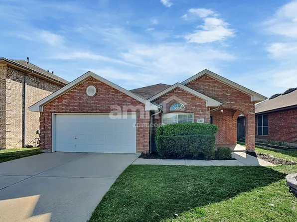 909 Remington Dr, Saginaw, TX 76131