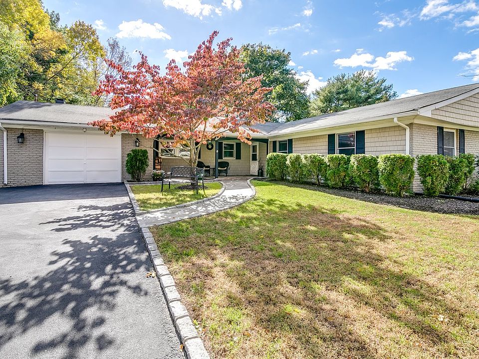 1st image of 6 Maureen Ln