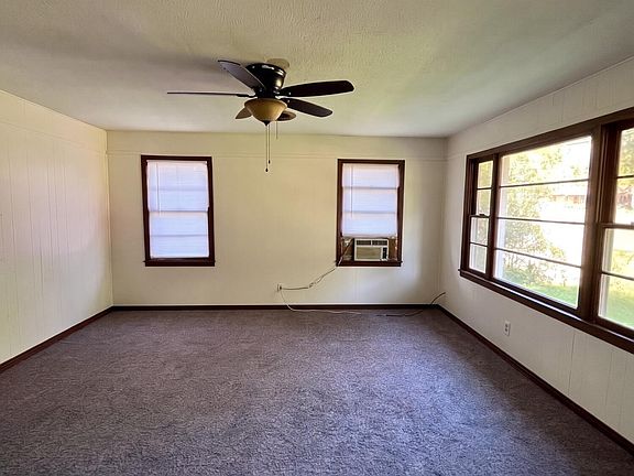 3rd image of 207 58th Ave