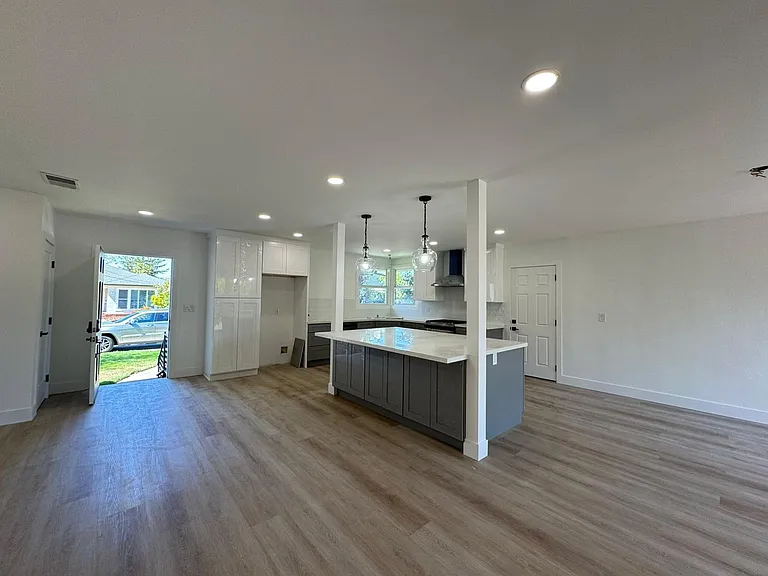 137 Sylvan Ave — Photo 4