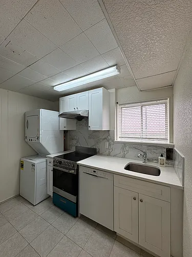2642 Waverley Ave #BASEMENT Photo 1