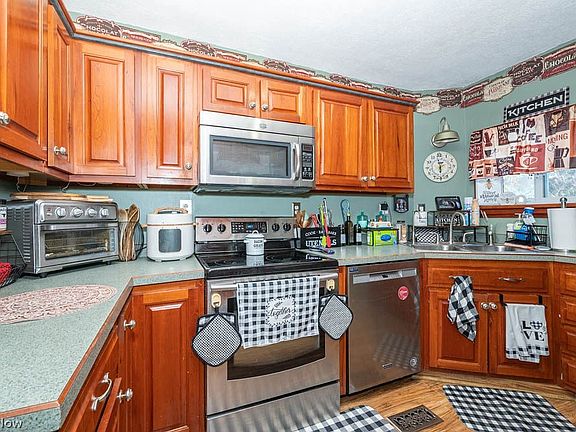 4th image of 926 N Ellsworth Ave