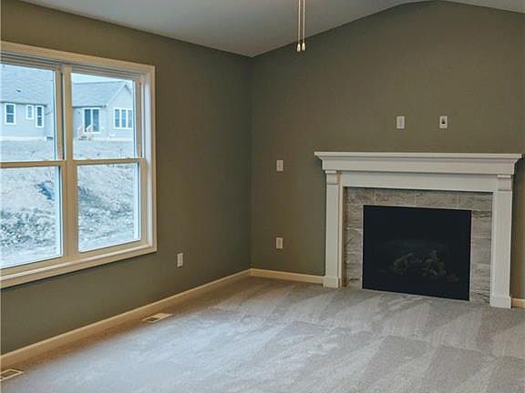 4th image of 209 Whitney Pl