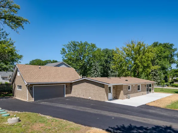1823 E Park Pl, Arlington Heights, IL 60004