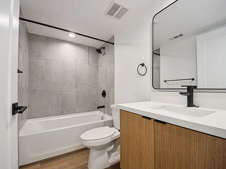 Luxury 3 & 4 Bed Townhomes a Short Walk to Topanga Village! — Photo 35