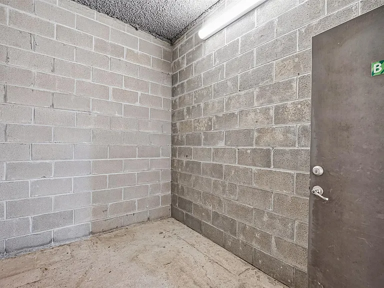 2401 Crawford St #B209 — Photo 36
