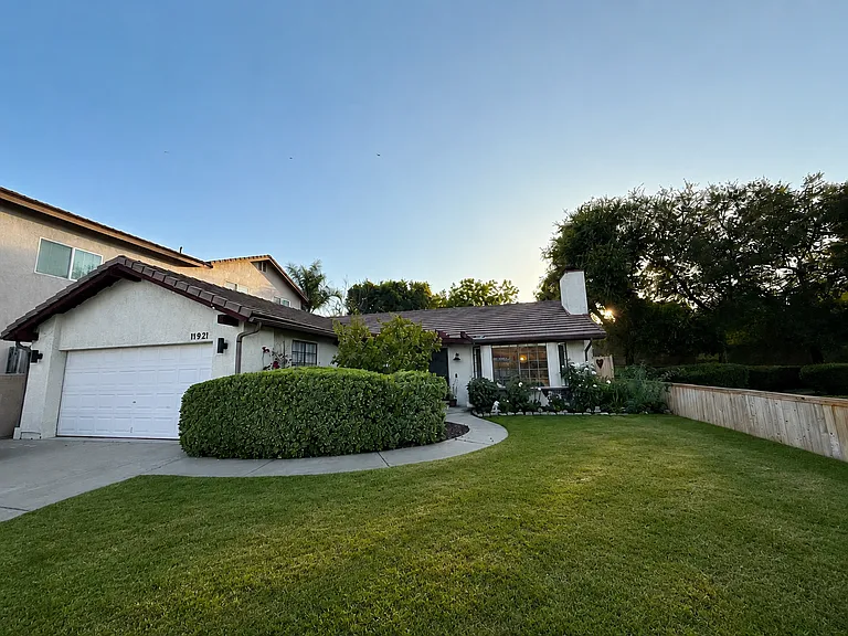 11921 Silver Spur St — Photo 2