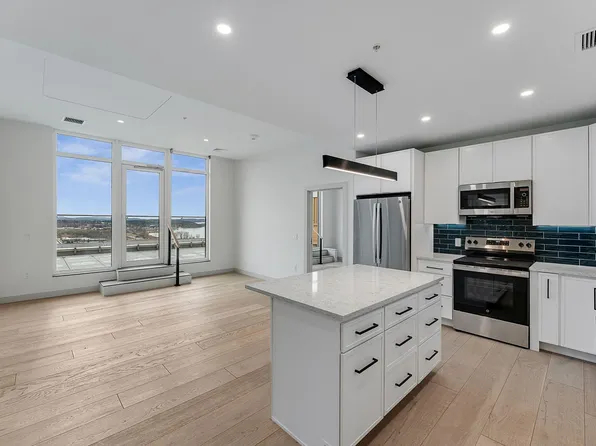 Bank Street Apartments at Burlington Square