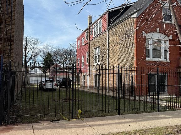 3rd image of 830 N Springfield Ave