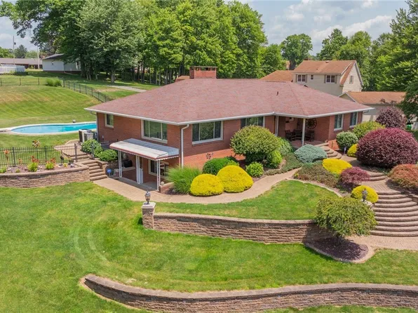 570 East St, East Palestine, OH 44413