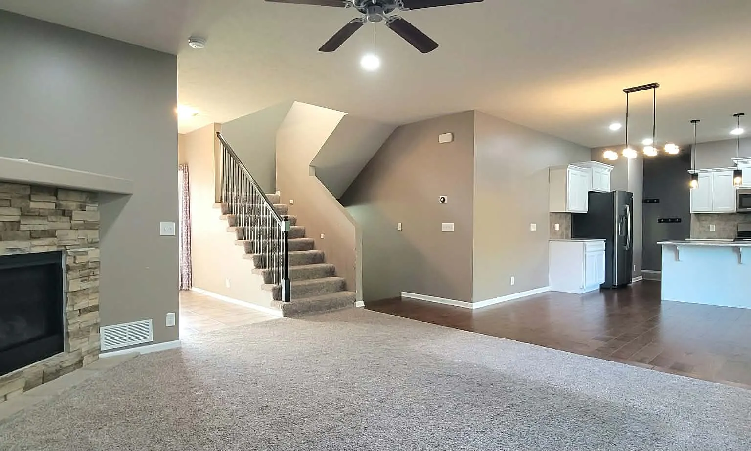 4 bed, 2.5 bath, 2584 sqft, $2,750 — Photo 2