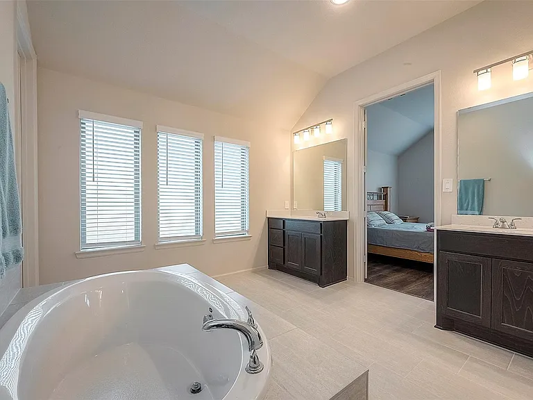4602 Ana Ridge Ln — Photo 20