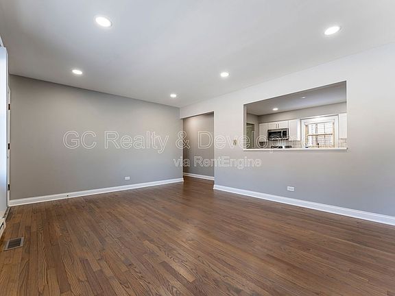 3rd image of 390 Oak Ave
