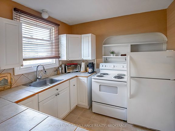 5th image of 238 Mack St