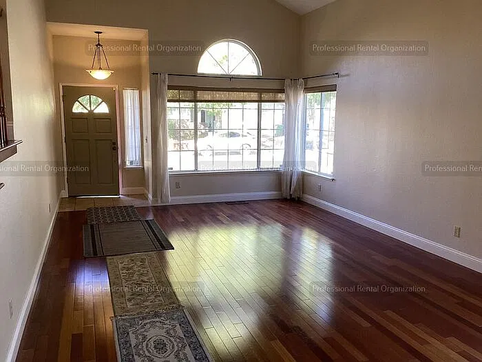4 bed, 3.0 bath, 1864 sqft, $3,850 — Photo 3