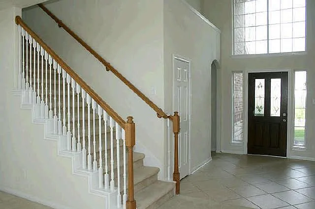 4 bed, 3.5 bath, 2778 sqft, $2,700 — Photo 2