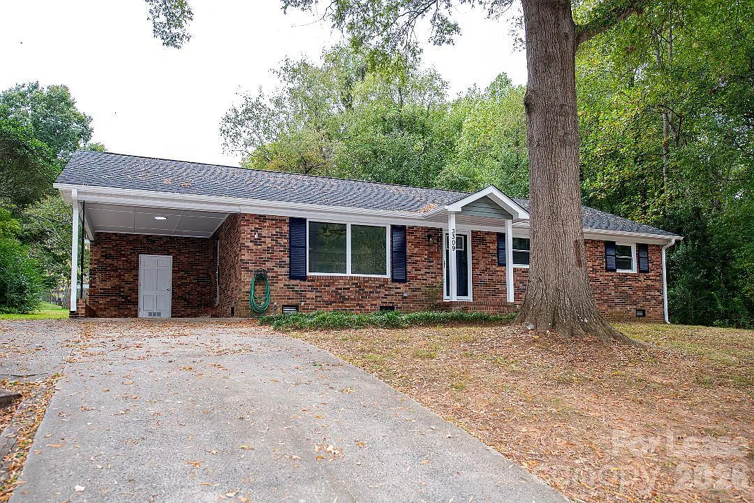 3 bed, 2.0 bath, $1,795 — Photo 2