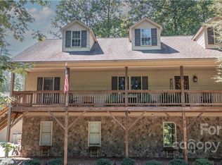 1001 Hawthorne Dr NE, Lenoir, NC 28645