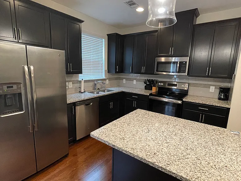 5010 Longview Walk — Photo 8