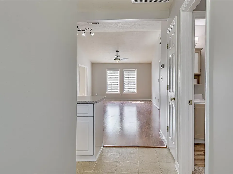 136 Portofino Ln SW