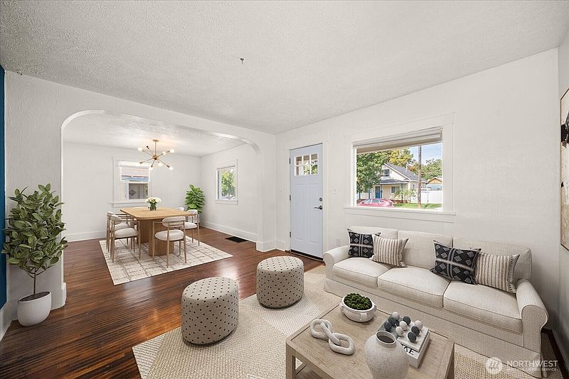 5th image of 2727 W Broadway Ave