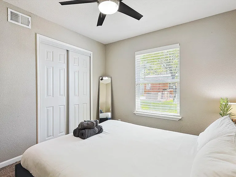 530 E Tyler St — Photo 19