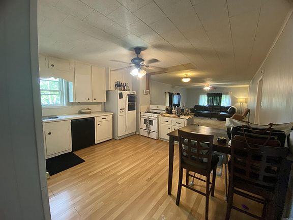 5th image of 164 E Main