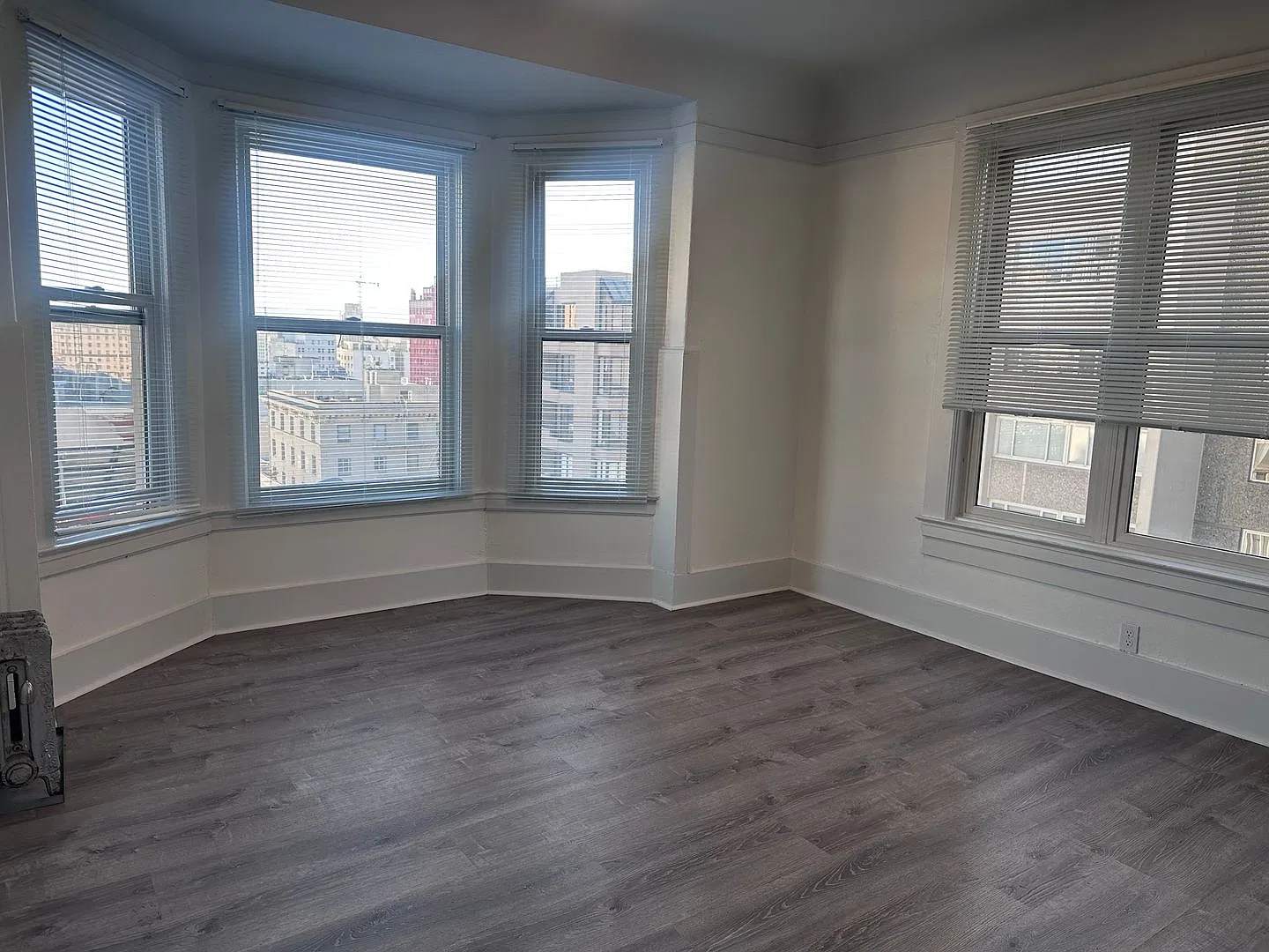 995 Pine St — Photo 4