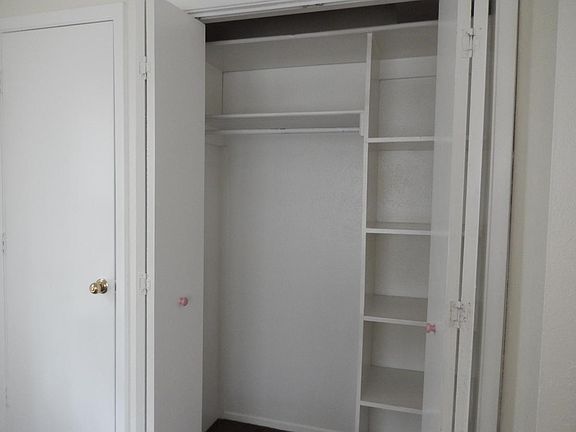 3RD BEDROOM CLOSET