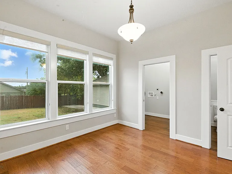 705 S Elm St — Photo 10