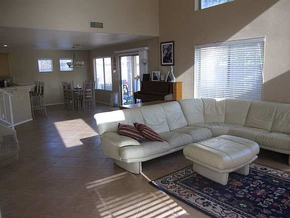Large, open and bright greatroom.