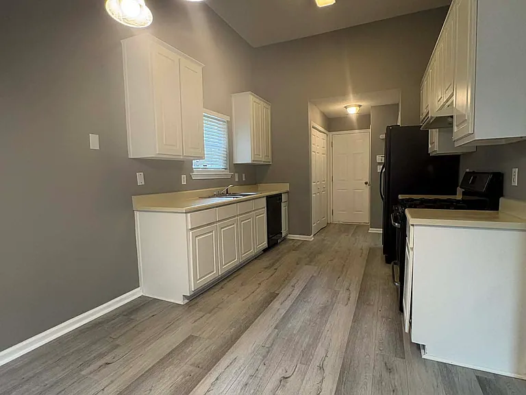 4902 Larkspur Ln — Photo 3