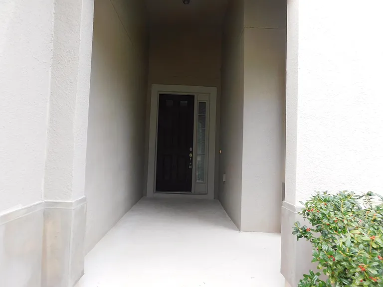 2135 Donahue Dr — Photo 3