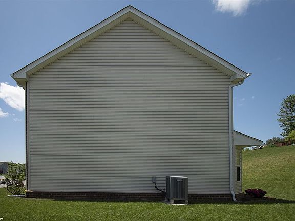 2nd image of 525 Windsor Dr